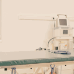 Promieniowanie ultrafioletowe a filtracja powietrza w celu ograniczenia aerozolu zawierającego wirusy w zajętym pomieszczeniu klinicznym