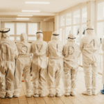 Ograniczanie ryzyka związanego z wentylacją i filtracją powietrza w pomieszczeniach wieloosobowych w kontekście przenoszenia SARS-CoV-2: wieloośrodkowe badanie z grupą kontrolną z wynikiem negatywnym