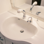 Narażenie na patogeny oportunistyczne pochodzące z odpływów szpitalnych umywalek w wyniku emisji aerozoli