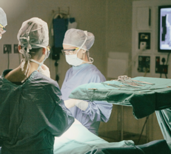 Pomiar jakości powietrza w czystych salach operacyjnych z wykorzystaniem trzech metod: badanie prospektywne