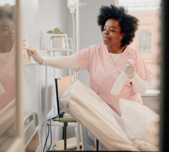 Wpływ opryskiwania chlorem na zdrowie pracowników służby zdrowia: systematyczny przegląd i metaanaliza alternatywnych środków dezynfekujących i metod ich stosowania