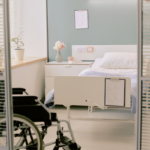 Porównanie skuteczności automatycznej i ręcznej dezynfekcji mgłą nadtlenku wodoru poddanego działaniu plazmy w różnych środowiskach szpitali dydaktycznych