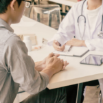 Przegląd systematyczny działań dotyczących środowiska zabudowanego mających na celu poprawę wyników leczenia pacjentów i personelu w ramach opieki psychiatrycznej i behawioralnej na oddziałach ratunkowych
