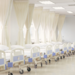 Długotrwałe szerzenie się Enterobacterales wytwarzających NDM w dwóch francuskich szpitalach w latach 2020–2024: złożoność ogniska epidemicznego i rola odpływów jako rezerwuarów środowiskowych